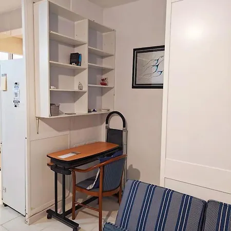 Charming Apartment Steps From The Sea St. Paul's Bay Exterior photo