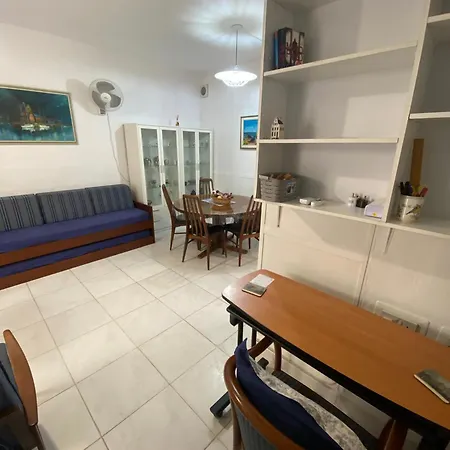 Charming Apartment Steps From The Sea St. Paul's Bay Exterior photo